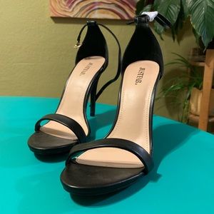 JustFab NEVER WORN black strappy ankle tie heels